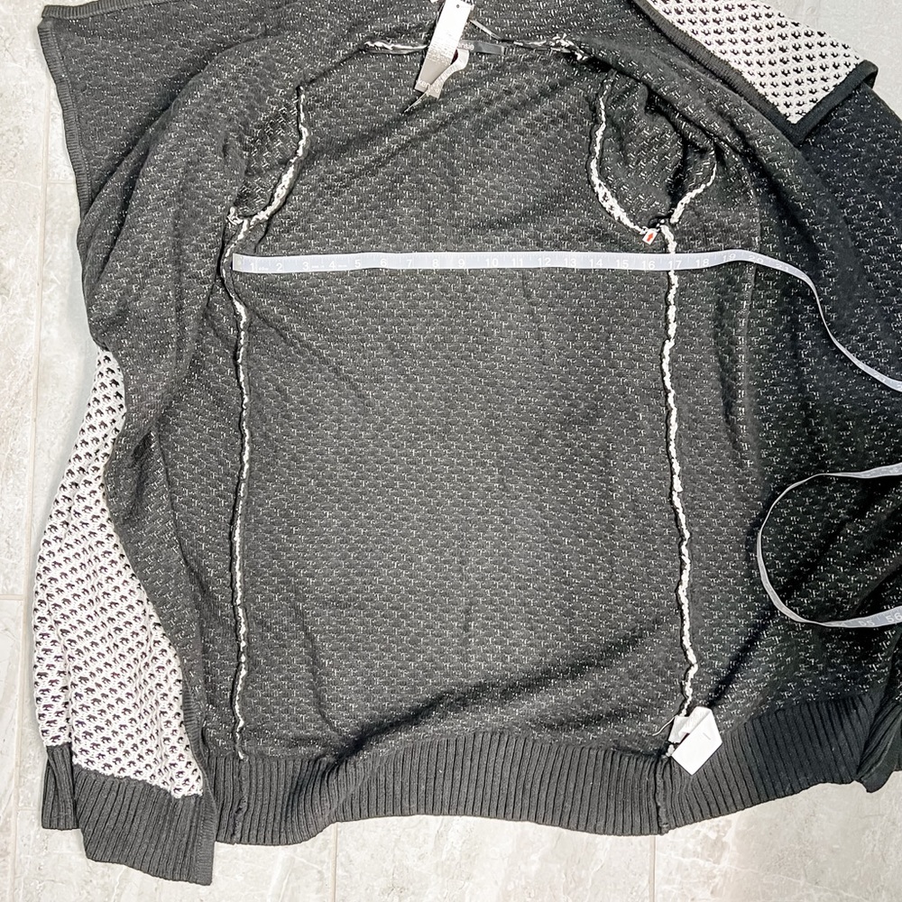 Kensie Black and White Fishnet Pattern Long Sleeve Sweater Cardigan Size Small - Picture 9 of 11